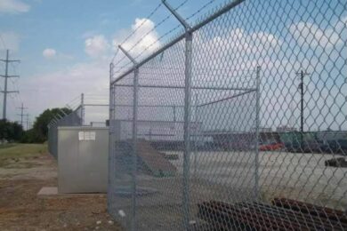 COMMERCIAL FENCE